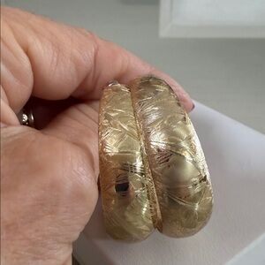 Chic Gold Textured earrings